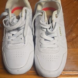 Levi's White and Tan Sneakers